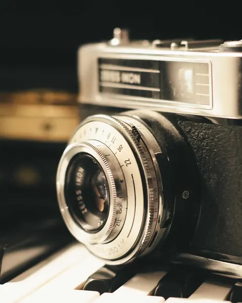 Cámara de fotos lista para una sesión